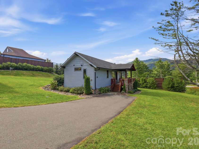 57 Valley View, Banner Elk, NC 28604.  MLS# CAR4426874, YatesRealty ID 52954. 