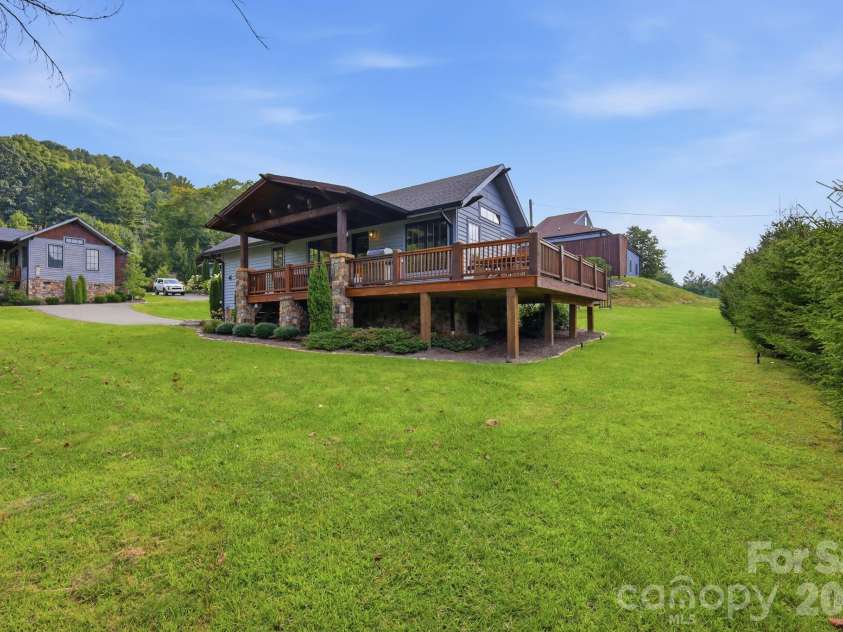57 Valley View, Banner Elk, NC 28604.  MLS# CAR4426874, YatesRealty ID 52954. 