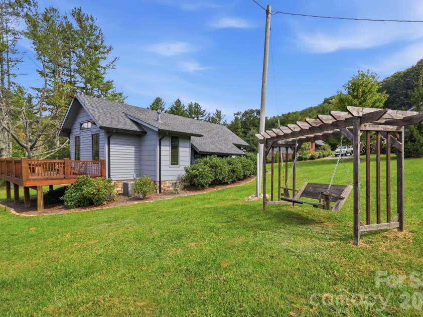 57 Valley View, Banner Elk, NC 28604.  MLS# CAR4426874, YatesRealty ID 52954. 