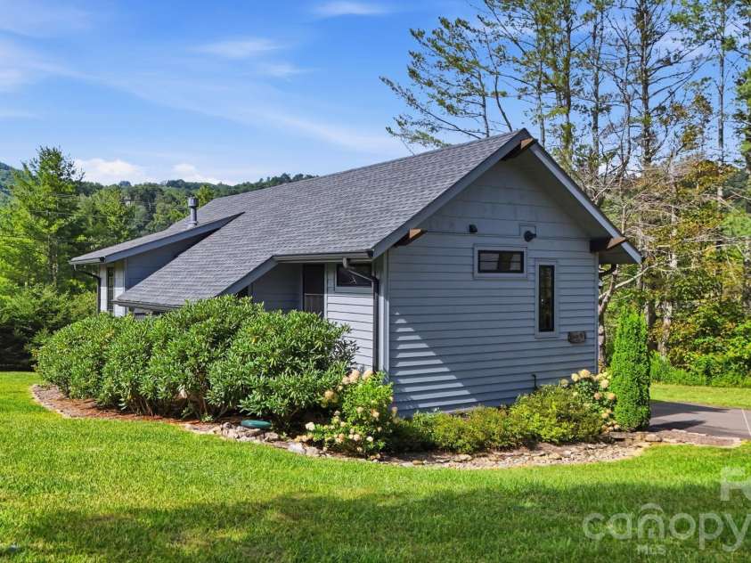 57 Valley View, Banner Elk, NC 28604.  MLS# CAR4426874, YatesRealty ID 52954. 