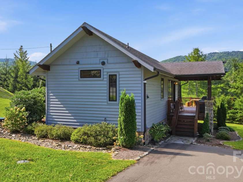 57 Valley View, Banner Elk, NC 28604.  MLS# CAR4426874, YatesRealty ID 52954. 