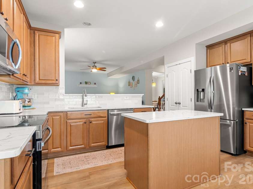 338 Lorraine Road, Fort Mill, SC 29708.  MLS# CAR4426652, YatesRealty ID 52958. 