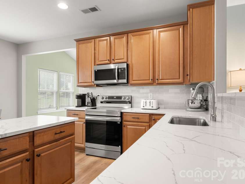 338 Lorraine Road, Fort Mill, SC 29708.  MLS# CAR4426652, YatesRealty ID 52958. 
