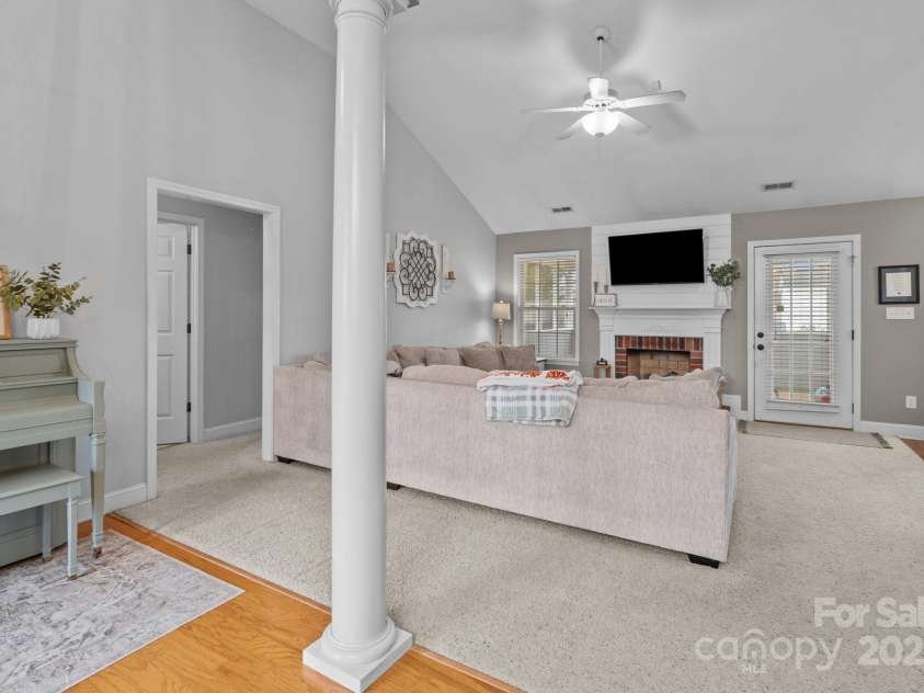 3419 Brickyard Lane, Midland, NC 28107.  MLS# CAR4266112, YatesRealty ID 5296. Foyer