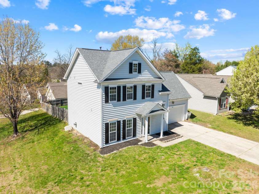 8805 Firestreak Drive, Charlotte, NC 28216.  MLS# CAR4359564, YatesRealty ID 5296. Large corner lot! 