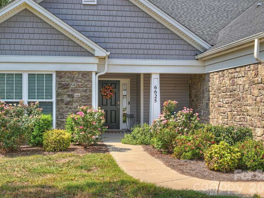 6625 Glenlivet Court, Charlotte, NC 28278.  MLS# CAR4426512, YatesRealty ID 52962. 