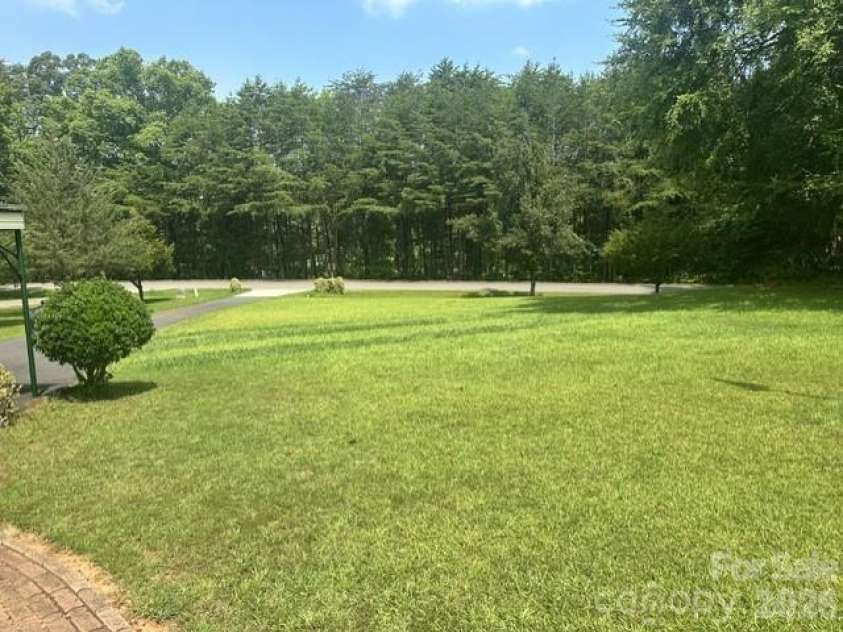 5241 Golden Pond Drive, York, SC 29745.  MLS# CAR4426510, YatesRealty ID 52965. 
