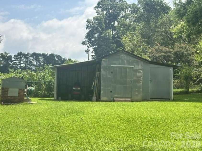 5241 Golden Pond Drive, York, SC 29745.  MLS# CAR4426510, YatesRealty ID 52965. 