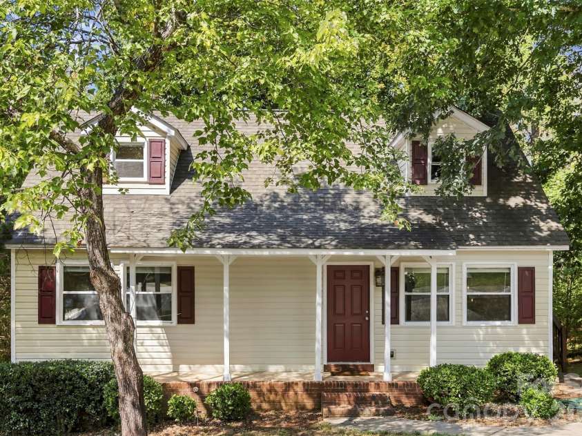 5907 Scots Bluff Drive, Charlotte, NC 28227.  MLS# CAR4426176, YatesRealty ID 52966. 
