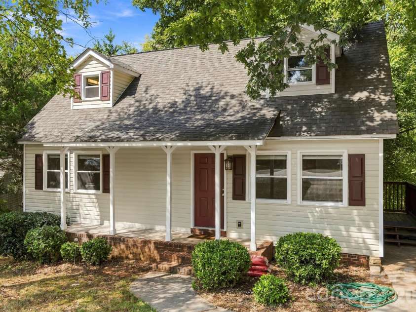 5907 Scots Bluff Drive, Charlotte, NC 28227.  MLS# CAR4426176, YatesRealty ID 52966. 