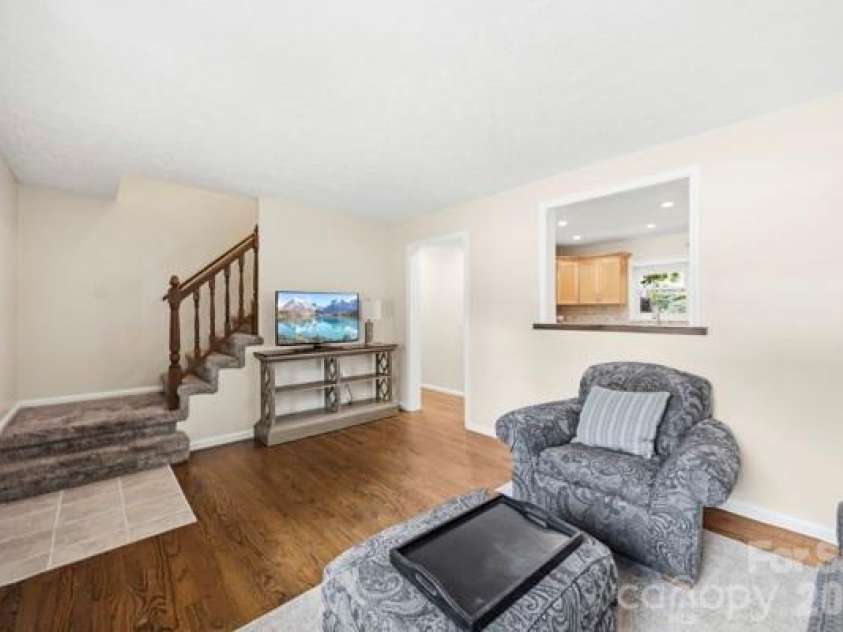5907 Scots Bluff Drive, Charlotte, NC 28227.  MLS# CAR4426176, YatesRealty ID 52966. 