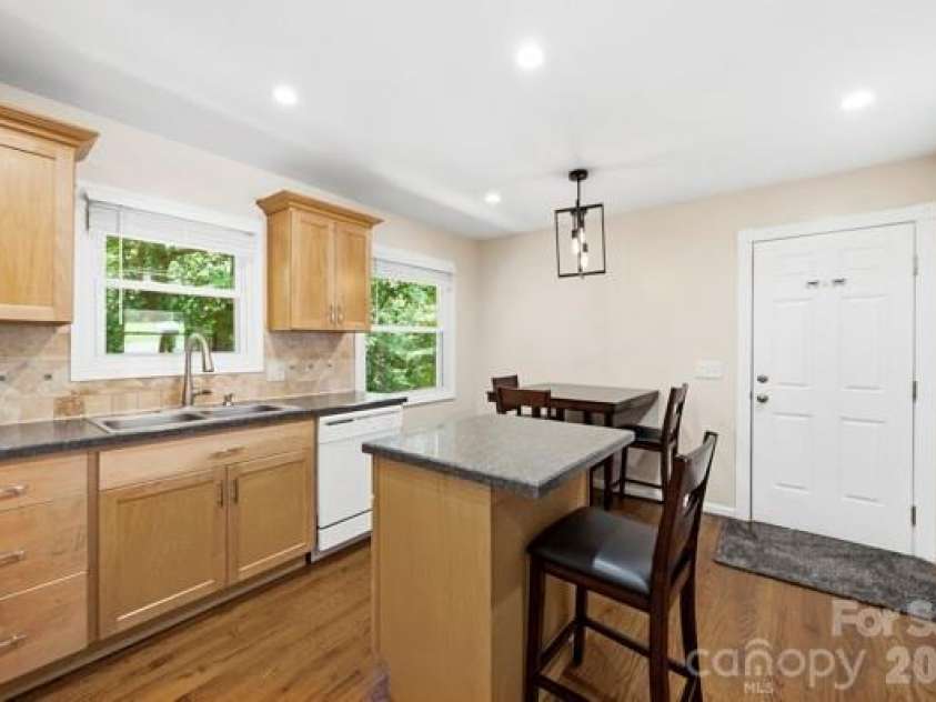 5907 Scots Bluff Drive, Charlotte, NC 28227.  MLS# CAR4426176, YatesRealty ID 52966. 