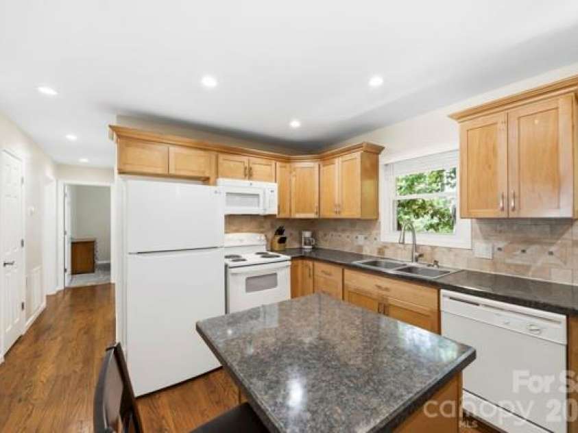 5907 Scots Bluff Drive, Charlotte, NC 28227.  MLS# CAR4426176, YatesRealty ID 52966. 