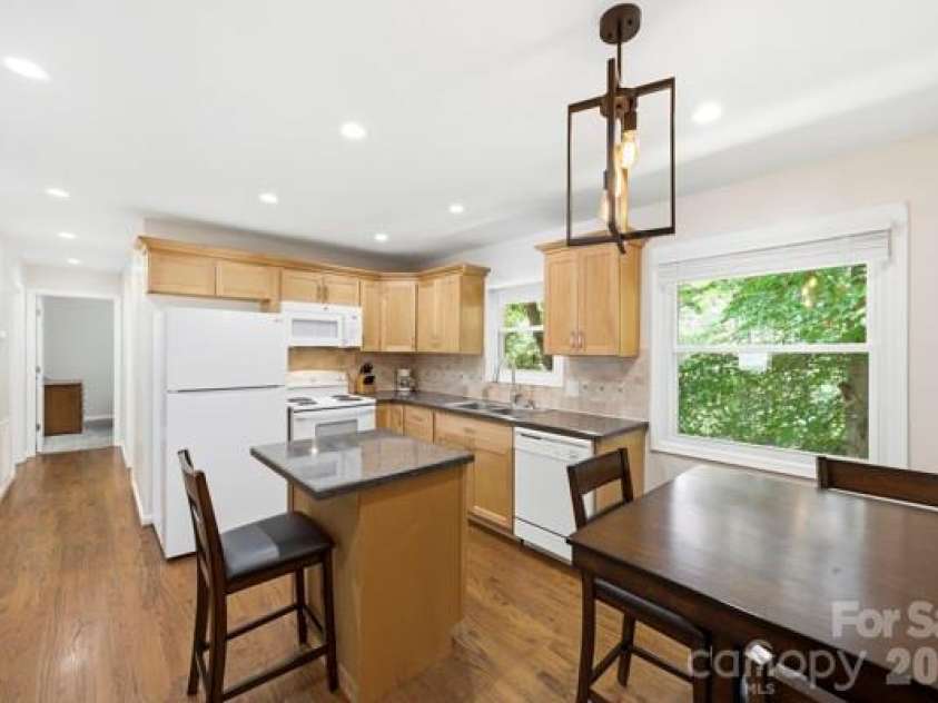 5907 Scots Bluff Drive, Charlotte, NC 28227.  MLS# CAR4426176, YatesRealty ID 52966. 