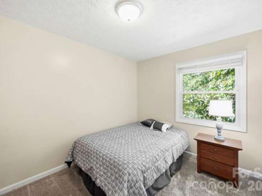 5907 Scots Bluff Drive, Charlotte, NC 28227.  MLS# CAR4426176, YatesRealty ID 52966. 