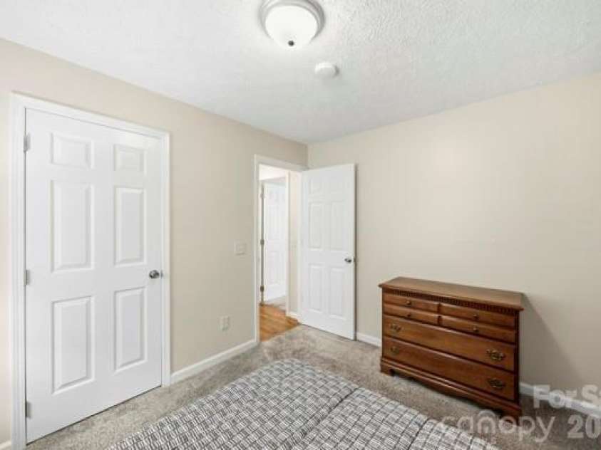 5907 Scots Bluff Drive, Charlotte, NC 28227.  MLS# CAR4426176, YatesRealty ID 52966. 