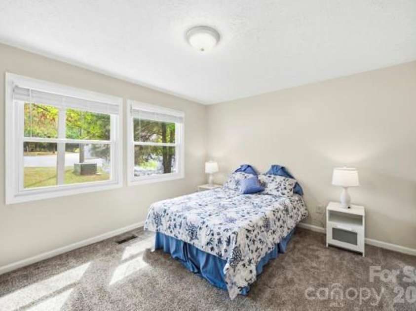 5907 Scots Bluff Drive, Charlotte, NC 28227.  MLS# CAR4426176, YatesRealty ID 52966. 
