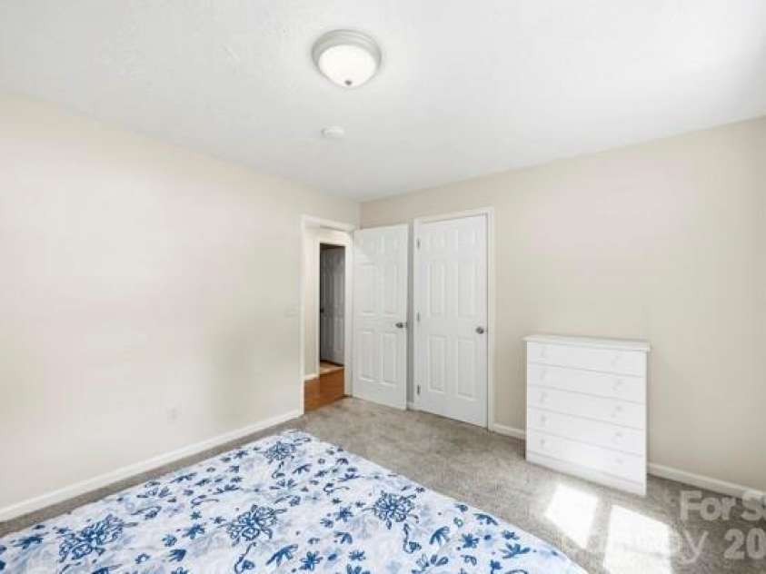 5907 Scots Bluff Drive, Charlotte, NC 28227.  MLS# CAR4426176, YatesRealty ID 52966. 
