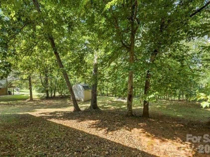 5907 Scots Bluff Drive, Charlotte, NC 28227.  MLS# CAR4426176, YatesRealty ID 52966. 