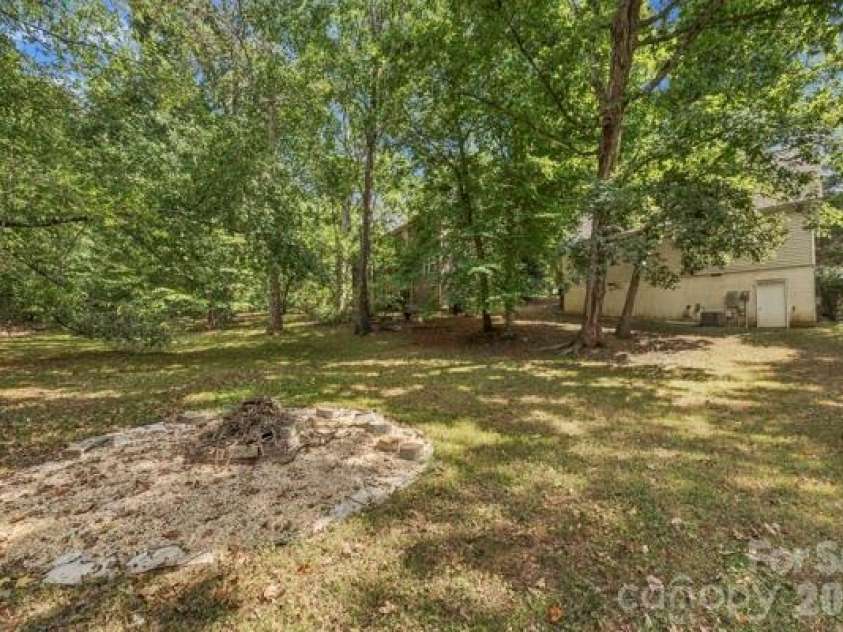 5907 Scots Bluff Drive, Charlotte, NC 28227.  MLS# CAR4426176, YatesRealty ID 52966. 