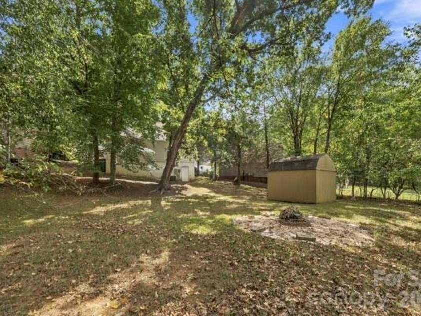 5907 Scots Bluff Drive, Charlotte, NC 28227.  MLS# CAR4426176, YatesRealty ID 52966. 
