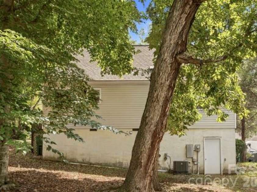 5907 Scots Bluff Drive, Charlotte, NC 28227.  MLS# CAR4426176, YatesRealty ID 52966. 