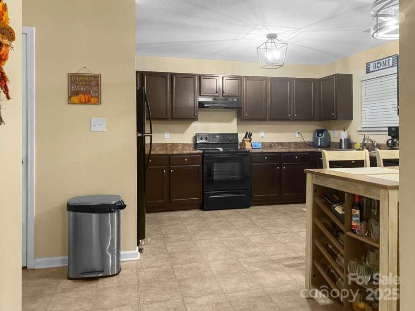 11627 Tribal Drive, Charlotte, NC 28214.  MLS# CAR4214830, YatesRealty ID 5297. Large kitchen with great counter space
