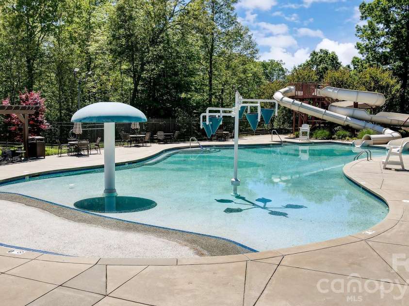 2669 Southern Trace Drive, Waxhaw, NC 28173.  MLS# CAR4426085, YatesRealty ID 52970. 