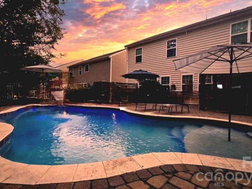 2669 Southern Trace Drive, Waxhaw, NC 28173.  MLS# CAR4426085, YatesRealty ID 52970. 