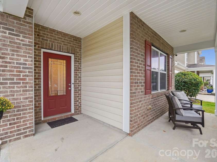 2669 Southern Trace Drive, Waxhaw, NC 28173.  MLS# CAR4426085, YatesRealty ID 52970. Covered front porch