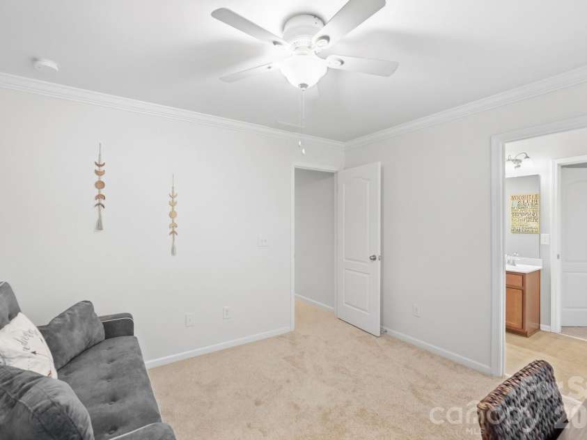 2669 Southern Trace Drive, Waxhaw, NC 28173.  MLS# CAR4426085, YatesRealty ID 52970. En-suite Full Bath between bedrooms 2 & 3