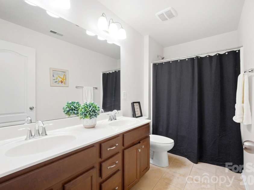 2669 Southern Trace Drive, Waxhaw, NC 28173.  MLS# CAR4426085, YatesRealty ID 52970. Full Bath 3