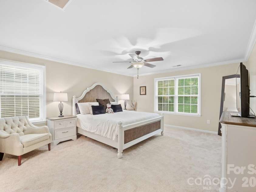 2669 Southern Trace Drive, Waxhaw, NC 28173.  MLS# CAR4426085, YatesRealty ID 52970. Huge Primary Suite