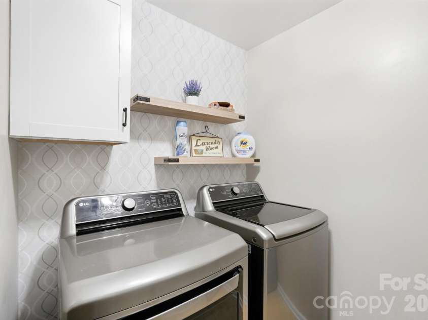 2669 Southern Trace Drive, Waxhaw, NC 28173.  MLS# CAR4426085, YatesRealty ID 52970. Laundry Room