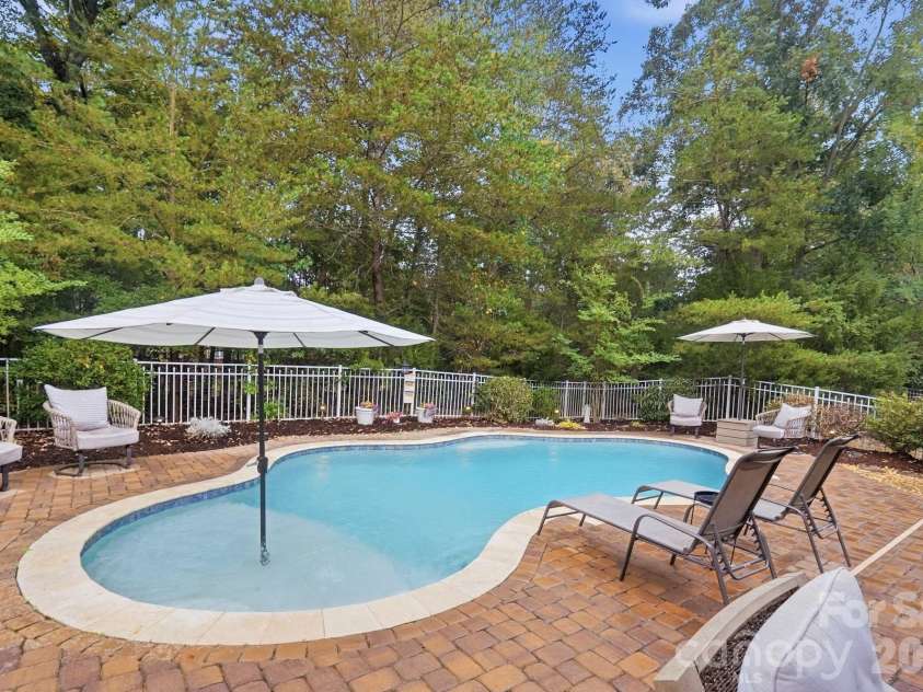 2669 Southern Trace Drive, Waxhaw, NC 28173.  MLS# CAR4426085, YatesRealty ID 52970. Private & Peaceful