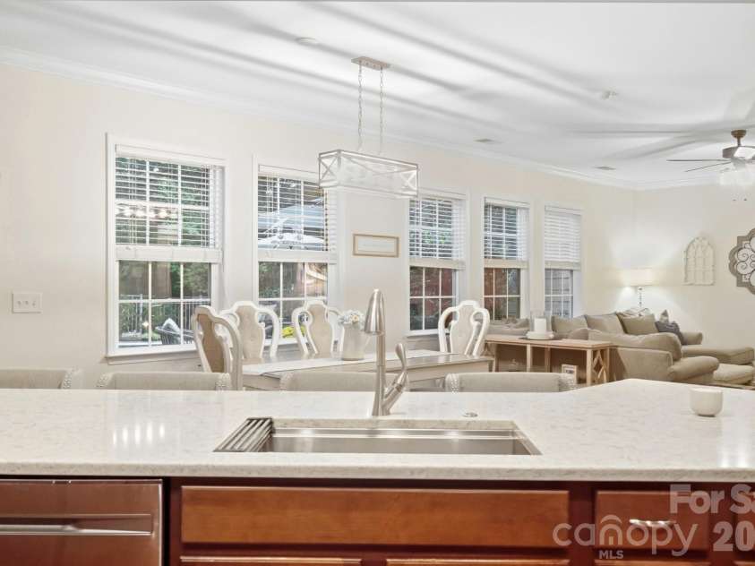 2669 Southern Trace Drive, Waxhaw, NC 28173.  MLS# CAR4426085, YatesRealty ID 52970. Quartz Countertops