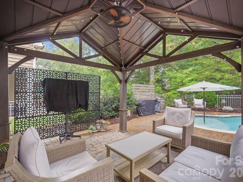 2669 Southern Trace Drive, Waxhaw, NC 28173.  MLS# CAR4426085, YatesRealty ID 52970. Relax & Enjoy