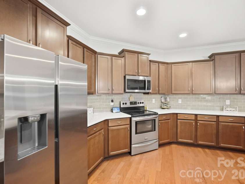 2669 Southern Trace Drive, Waxhaw, NC 28173.  MLS# CAR4426085, YatesRealty ID 52970. SS Appliances