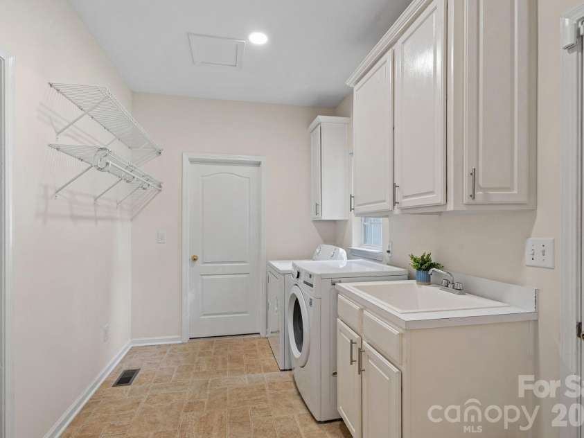 390 Robinson Road, Mooresville, NC 28117.  MLS# CAR4426077, YatesRealty ID 52971. 