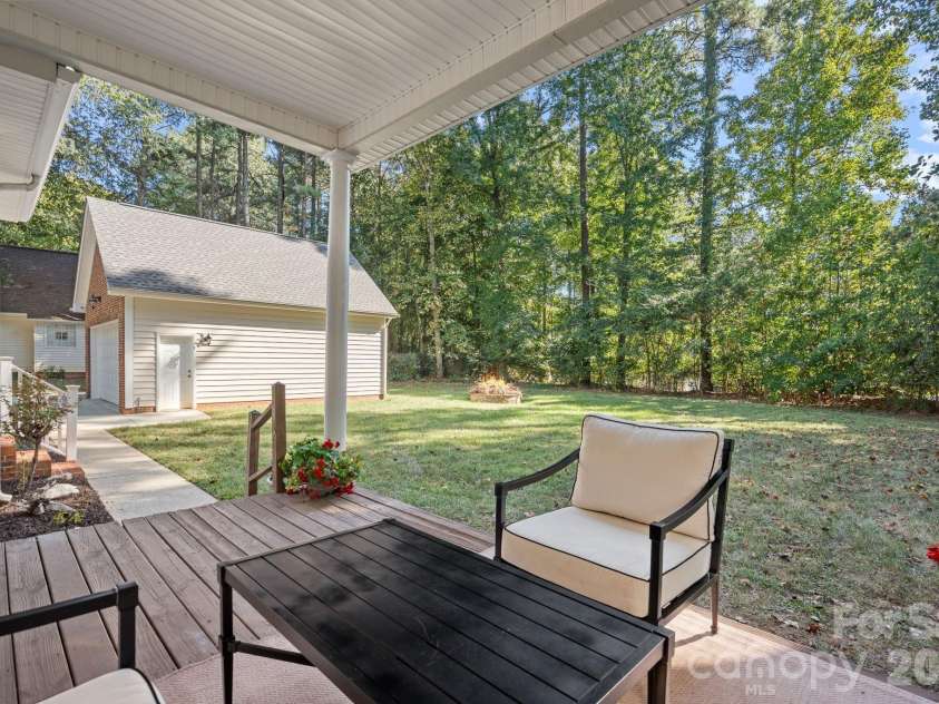 390 Robinson Road, Mooresville, NC 28117.  MLS# CAR4426077, YatesRealty ID 52971. 