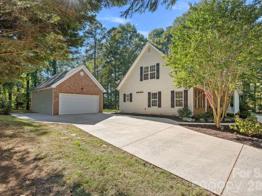 390 Robinson Road, Mooresville, NC 28117.  MLS# CAR4426077, YatesRealty ID 52971. 