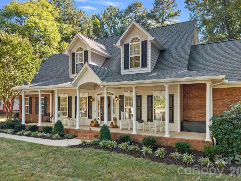 390 Robinson Road, Mooresville, NC 28117.  MLS# CAR4426077, YatesRealty ID 52971. 