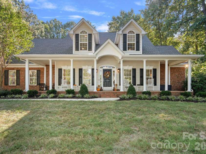 390 Robinson Road, Mooresville, NC 28117.  MLS# CAR4426077, YatesRealty ID 52971. 