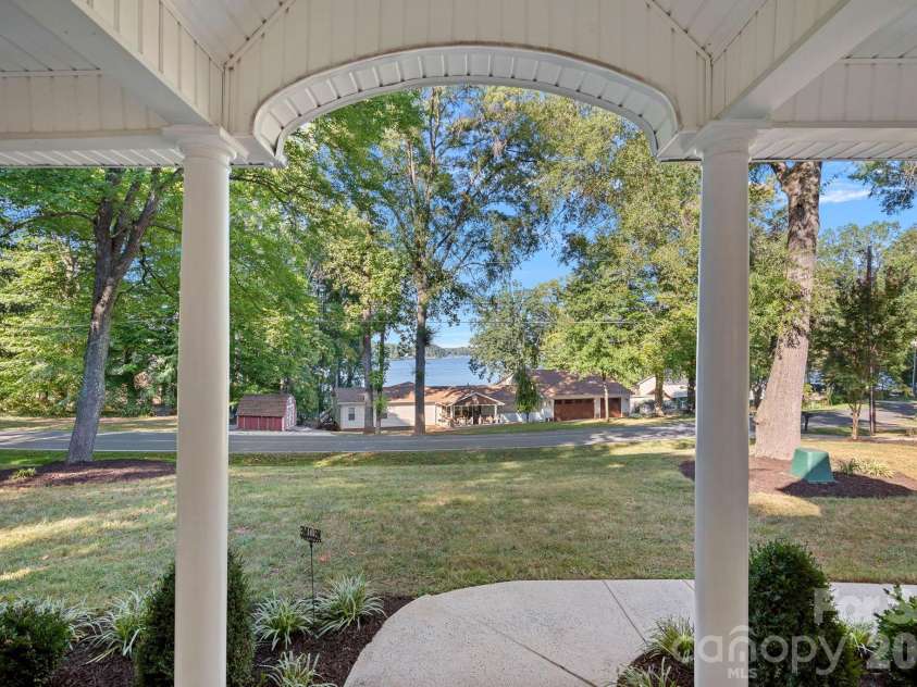 390 Robinson Road, Mooresville, NC 28117.  MLS# CAR4426077, YatesRealty ID 52971. 