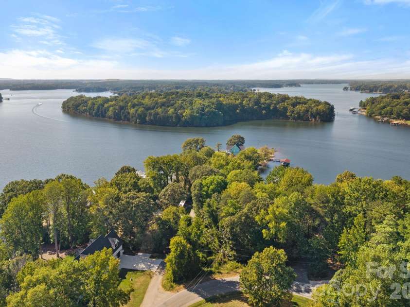 390 Robinson Road, Mooresville, NC 28117.  MLS# CAR4426077, YatesRealty ID 52971. 
