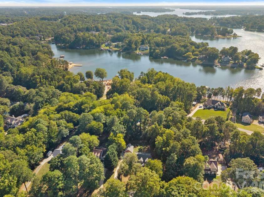 390 Robinson Road, Mooresville, NC 28117.  MLS# CAR4426077, YatesRealty ID 52971. 