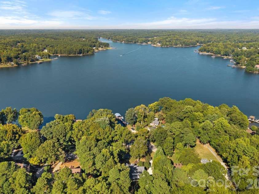390 Robinson Road, Mooresville, NC 28117.  MLS# CAR4426077, YatesRealty ID 52971. 