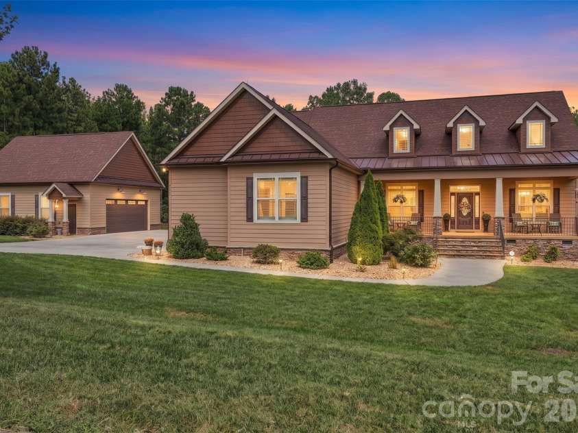 917 Catawba Shores Drive, Rock Hill, SC 29730.  MLS# CAR4426030, YatesRealty ID 52972. 
