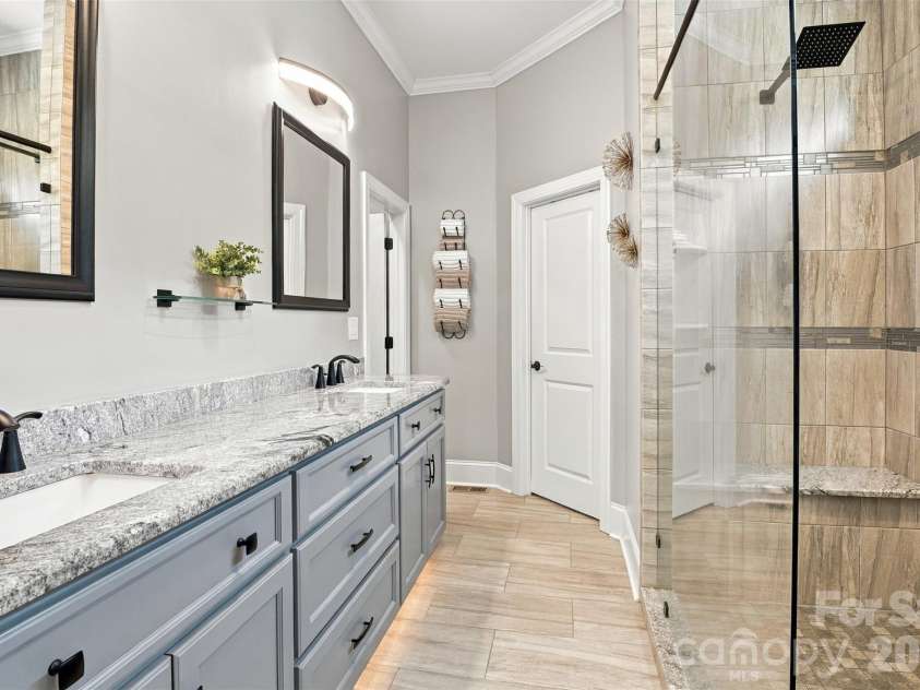 917 Catawba Shores Drive, Rock Hill, SC 29730.  MLS# CAR4426030, YatesRealty ID 52972. 