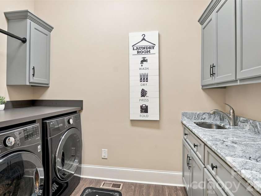 917 Catawba Shores Drive, Rock Hill, SC 29730.  MLS# CAR4426030, YatesRealty ID 52972. 